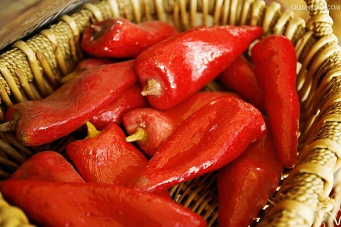 나이황 공장은 탈수 빨간 달콤한 파프리카 칠리를 생산합니다